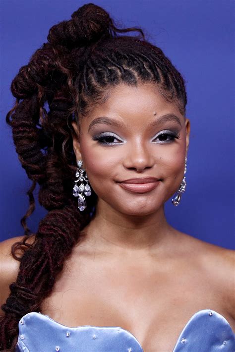 does halle bailey have dreadlocks.